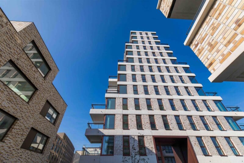 Hoogbouw vanuit kikvorsperspectief